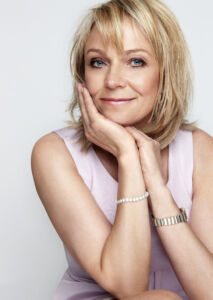 helen-fielding-c-alisa-connan